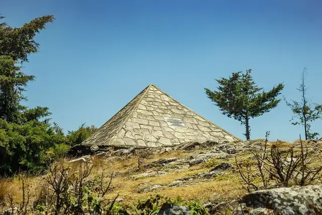 Pyramid in die Natur