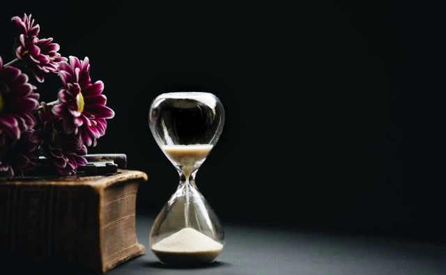 Hourglass, Time Passage